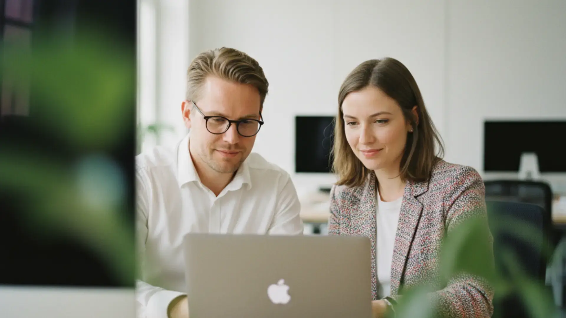 Feedback-Team am Laptop 